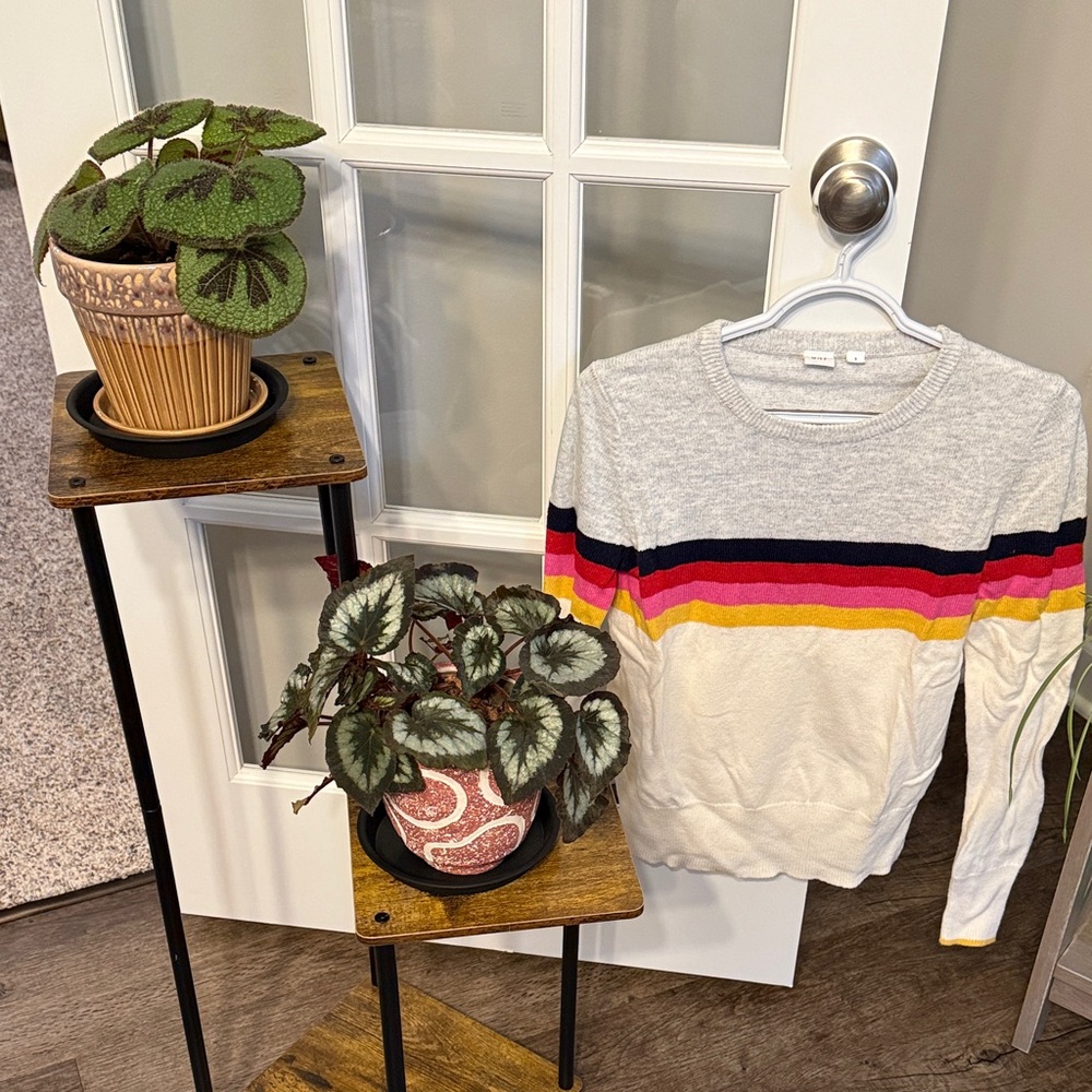 GAP Light Gray and Cream Knit Sweater